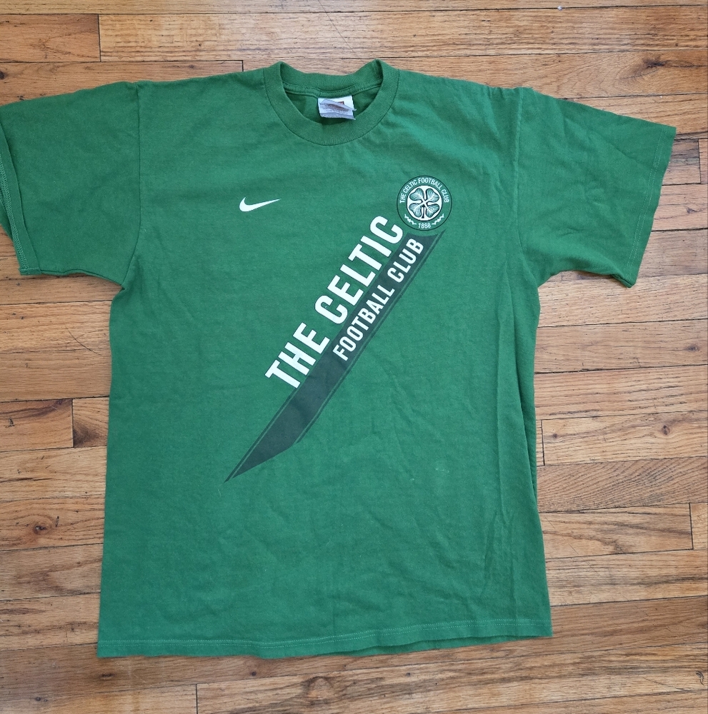 Nike Celtic Green Tee with Logo Medium